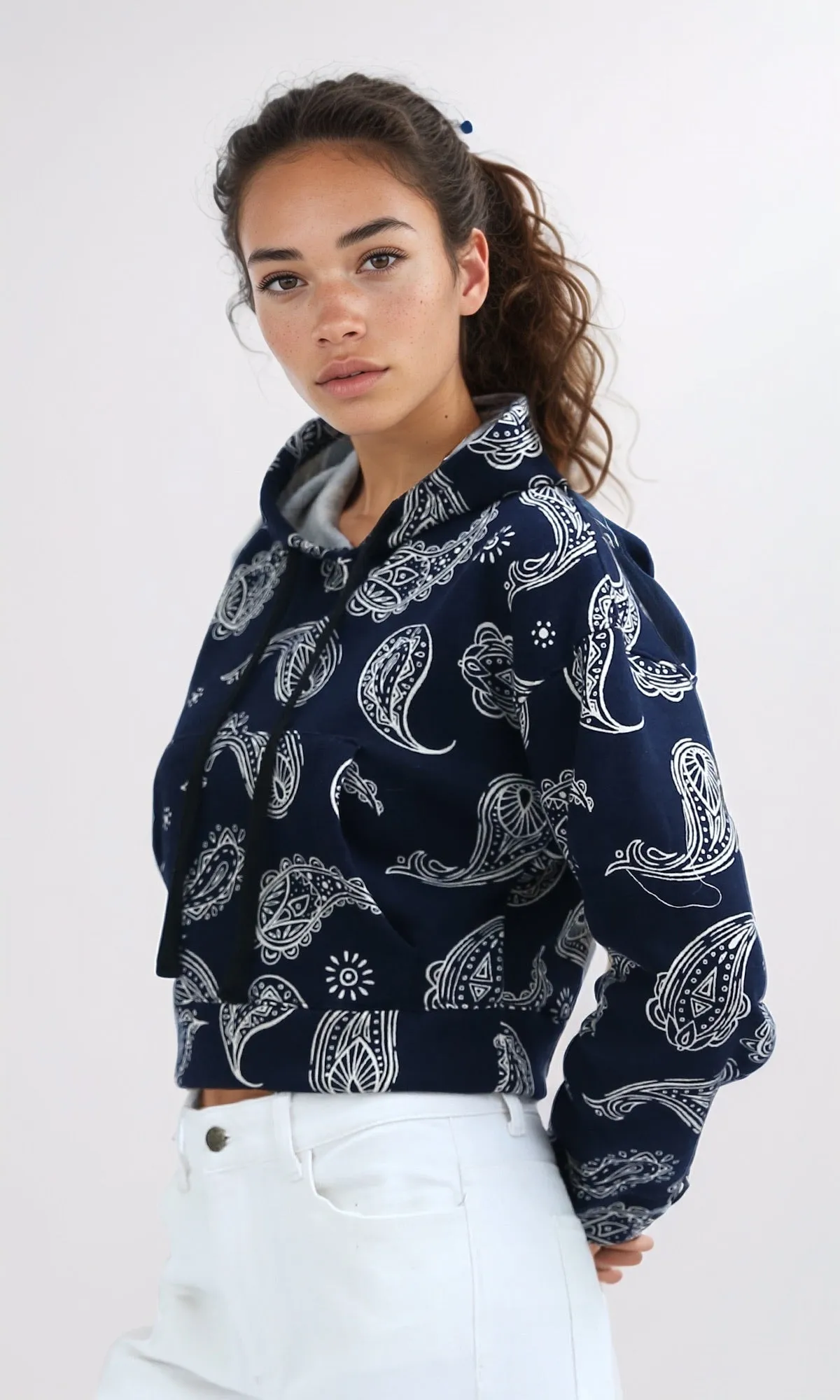 O201268 - Navy & White Patterned Cropped Hoodie With Drawstring